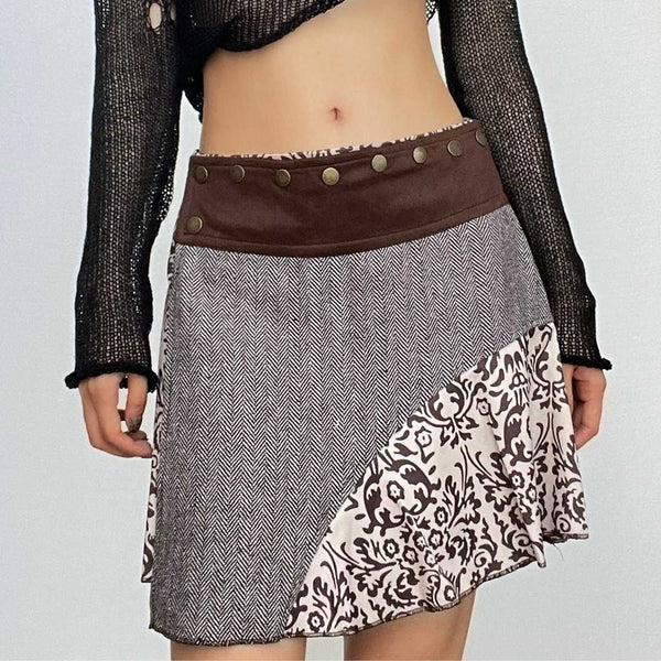 Minifalda corte A con botones y cremallera en contraste en patchwork 