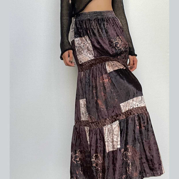 Falda larga de talle medio con pliegues en contraste y patchwork 