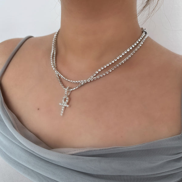 Crosspendant rhinestone necklace