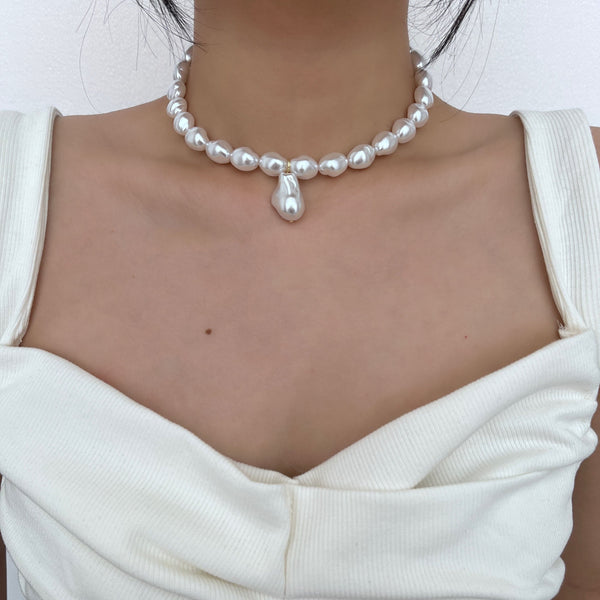 Faux pearl beaded irregular pendant necklace