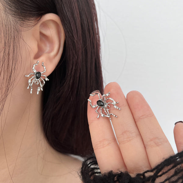 Spider decor stud earrings