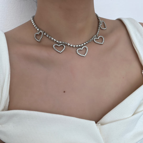 Hearts pendant rhinestone choker necklace